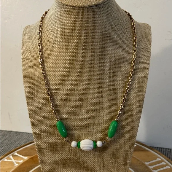 Avon come summer green white lucite necklace on goldtone chain circa 1975 - Picture 4 of 10